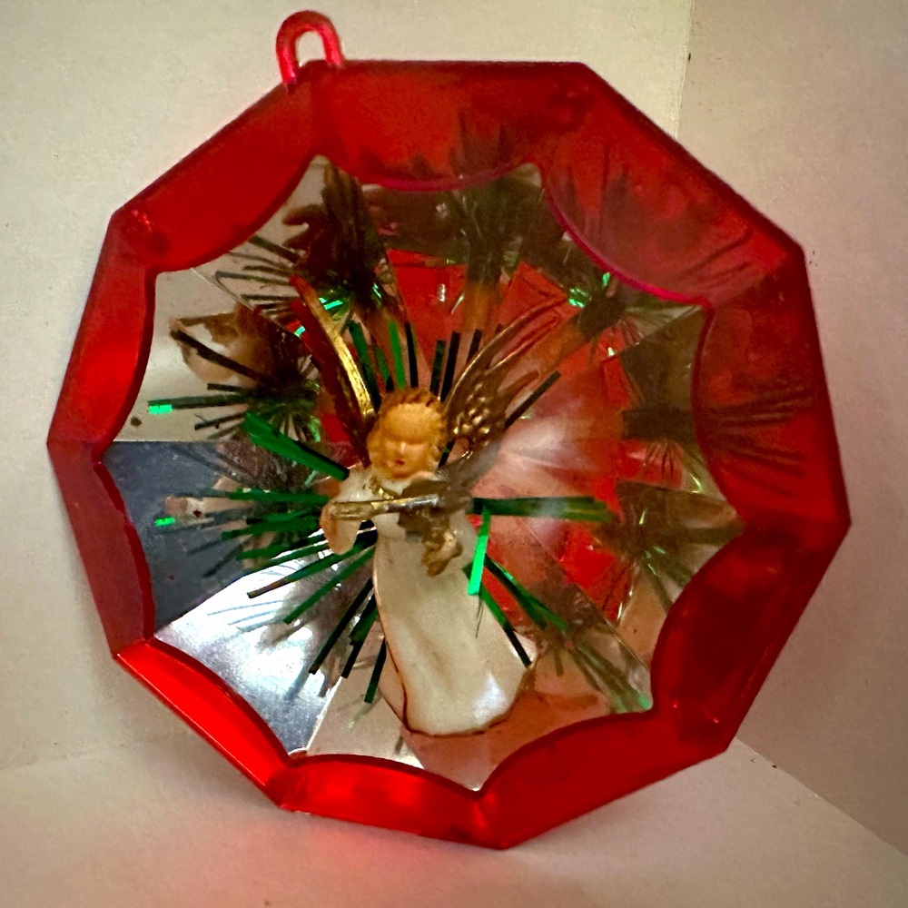 Vintage 1960’s Jewel Brite Diorama Reflective Tinsel Angels Ornament HTF